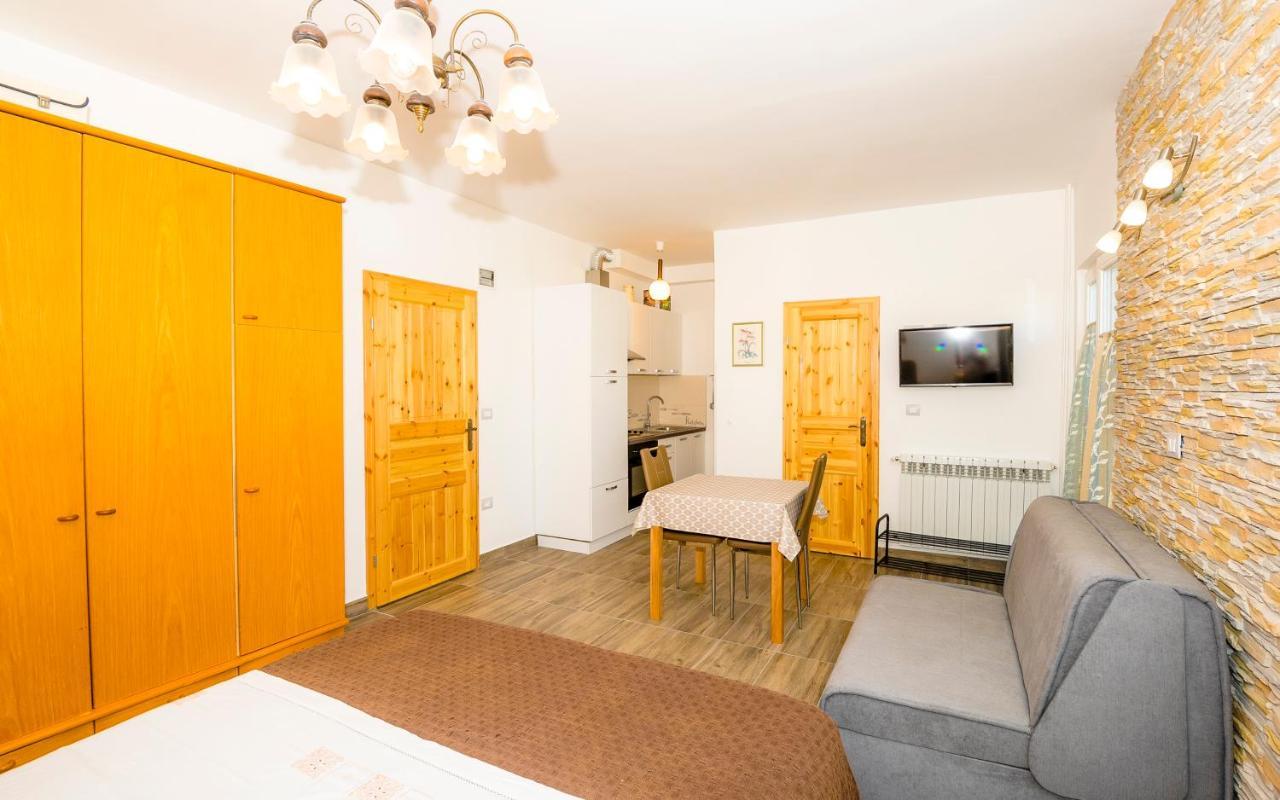 Guest House Ab Adria Home Ровинь Экстерьер фото