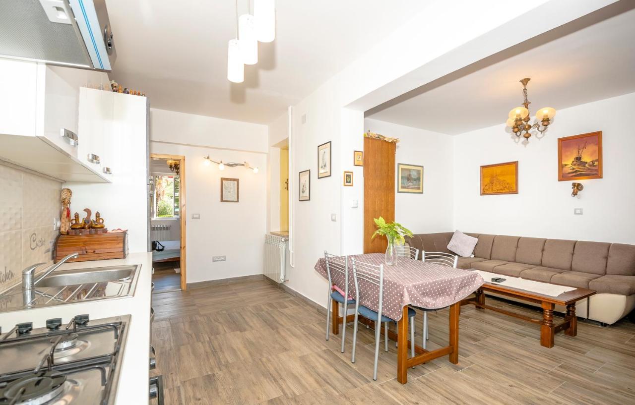 Guest House Ab Adria Home Ровинь Экстерьер фото